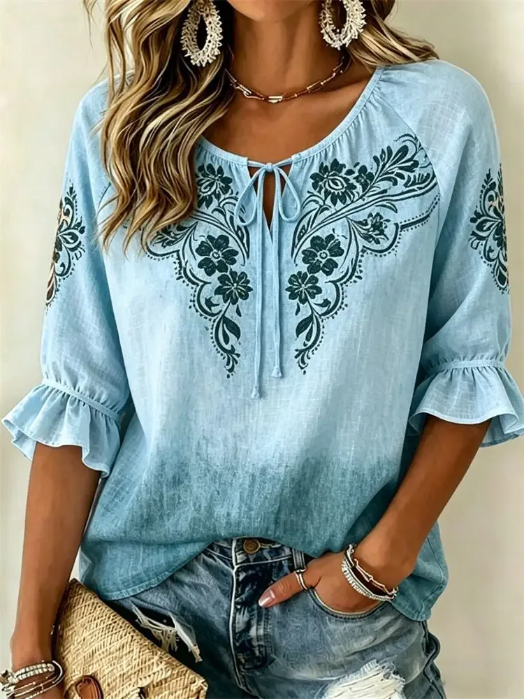 Blaue Bluse Mit Blumen 1