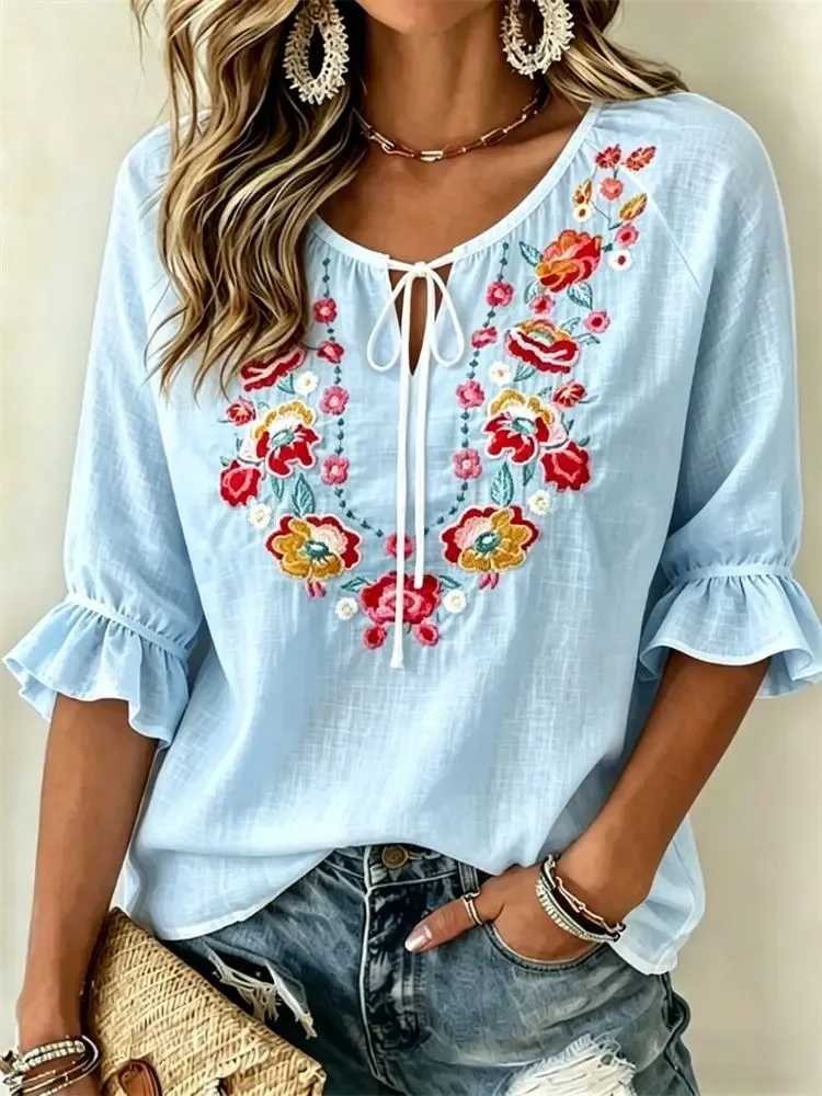 Blaue Bluse Mit Blumen 2
