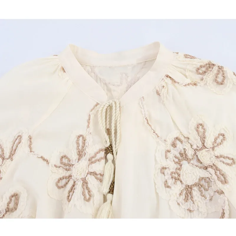 Bluse Mit Gestickten Blumen 3