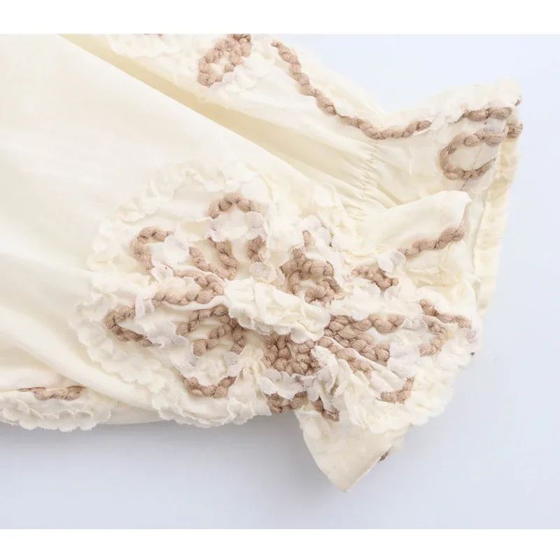 Bluse Mit Gestickten Blumen 5