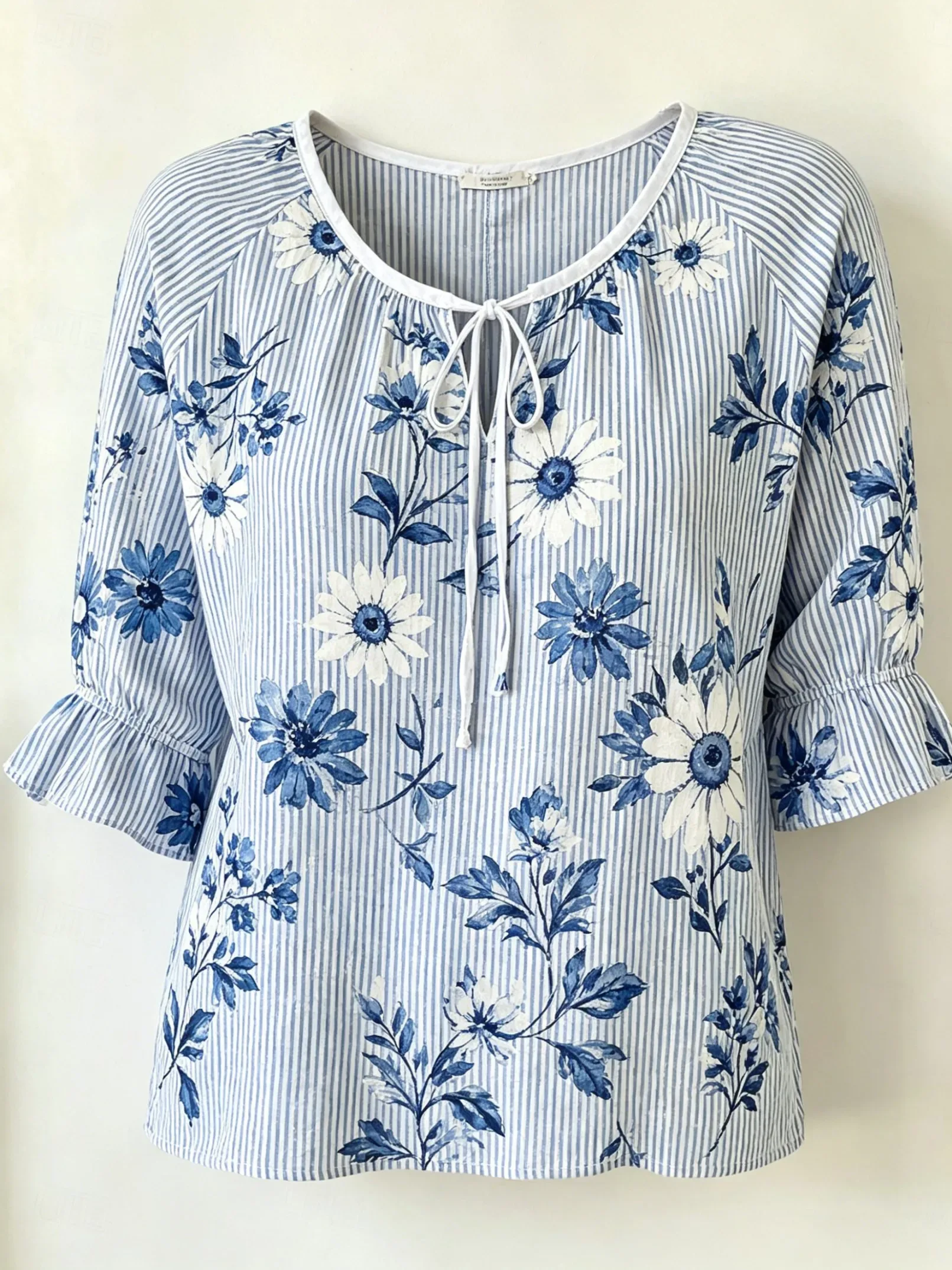 Blau Gestreifte Bluse Mit Blumen 1