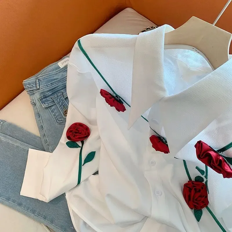Weiße Bluse Mit Roten Rosen 6