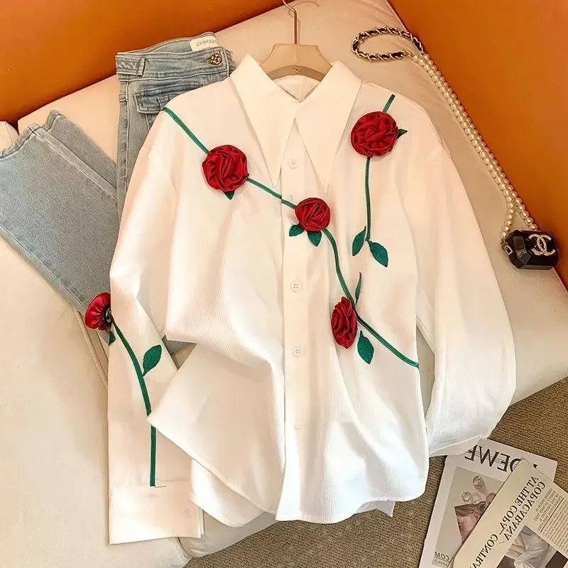 Weiße Bluse Mit Roten Rosen 7