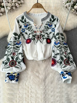 Bluse Mit Aufgenähten Blumen 1