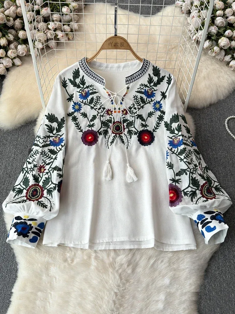 Bluse Mit Aufgenähten Blumen 3
