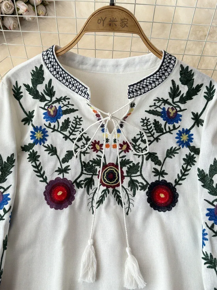 Bluse Mit Aufgenähten Blumen 4