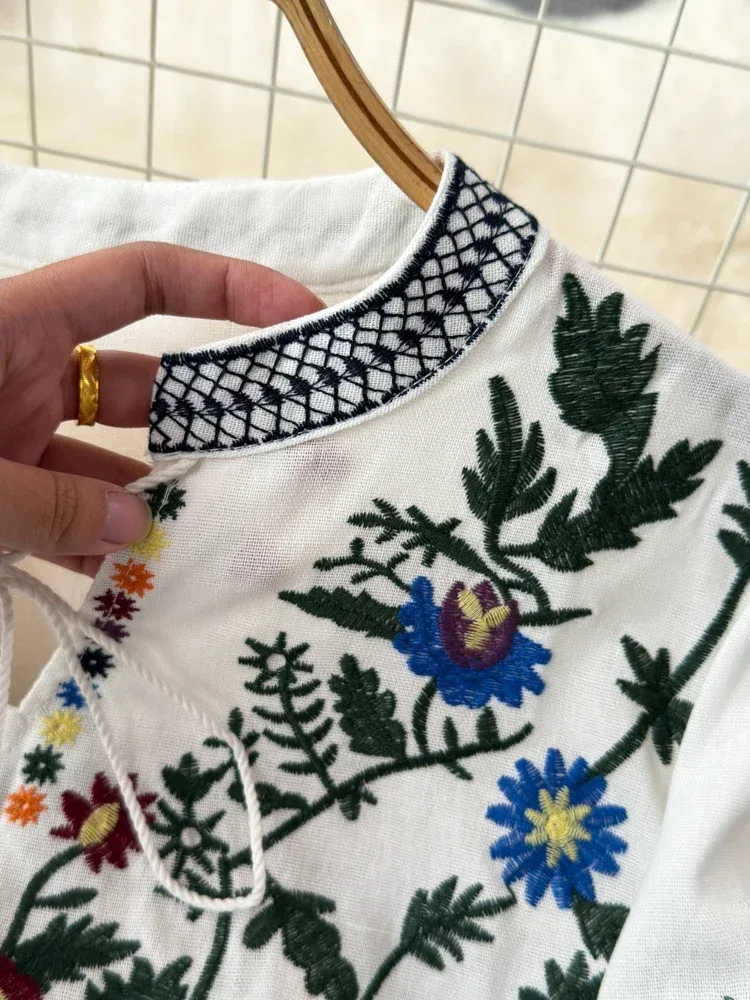 Bluse Mit Aufgenähten Blumen 5