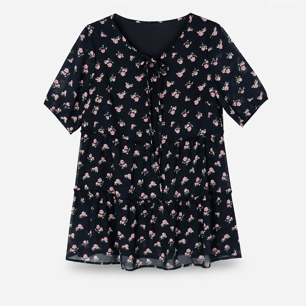 Blaue Bluse Mit Roten Blumen 1