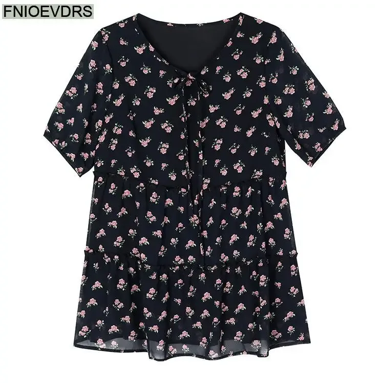Blaue Bluse Mit Roten Blumen 2