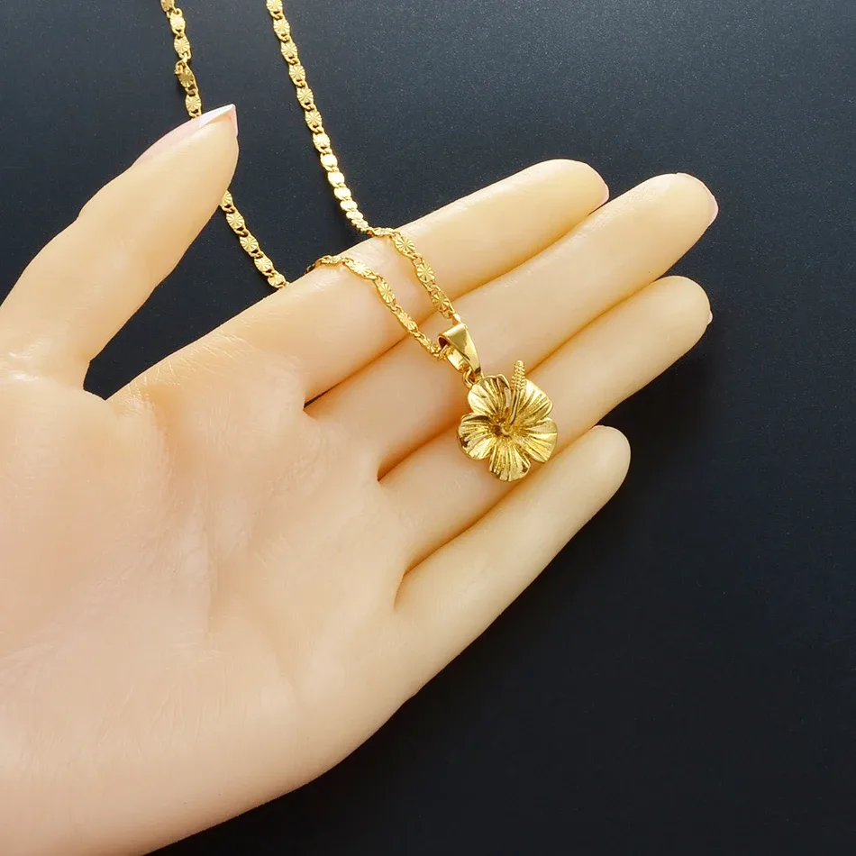 Hawaiian Flower Necklace 3